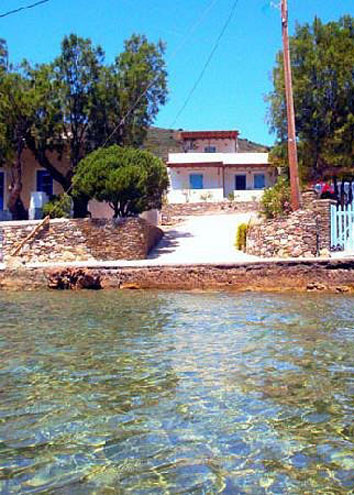 Ivískos  Studios in Sifnos, by the sea