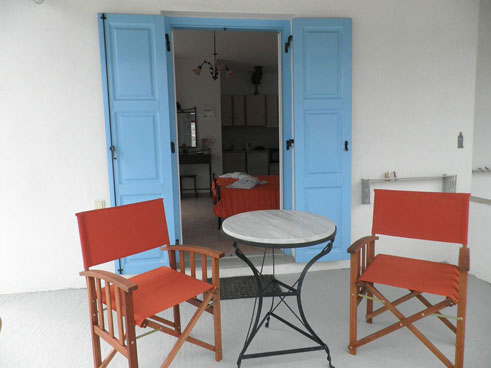Private balcony in Iviskos Studios in Sifnos